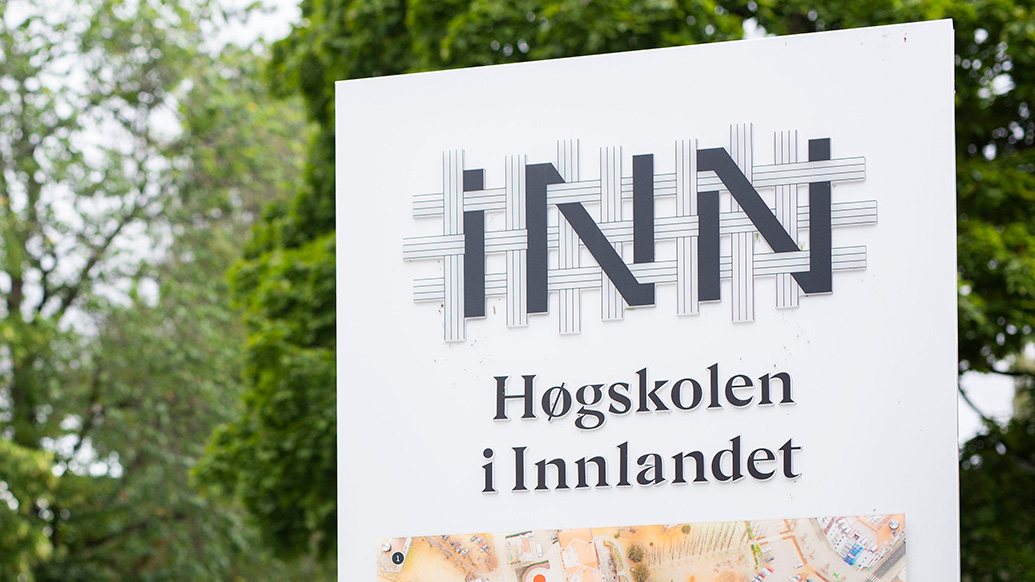A sign with INN university's logo