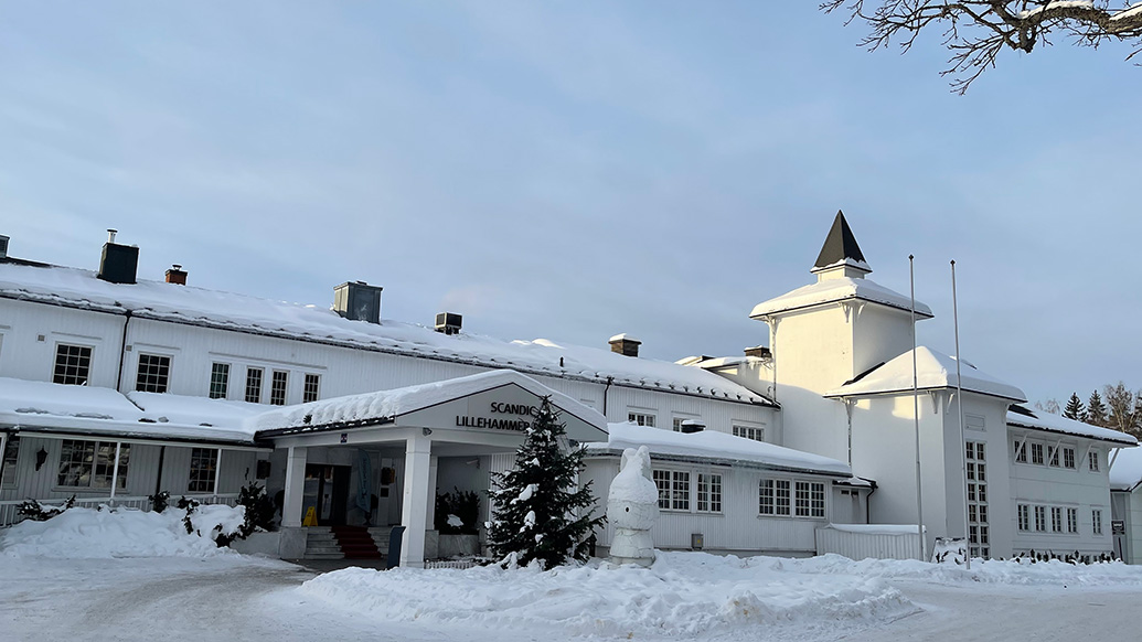 Bilde av inngangspartiet på Lillehammer hotell