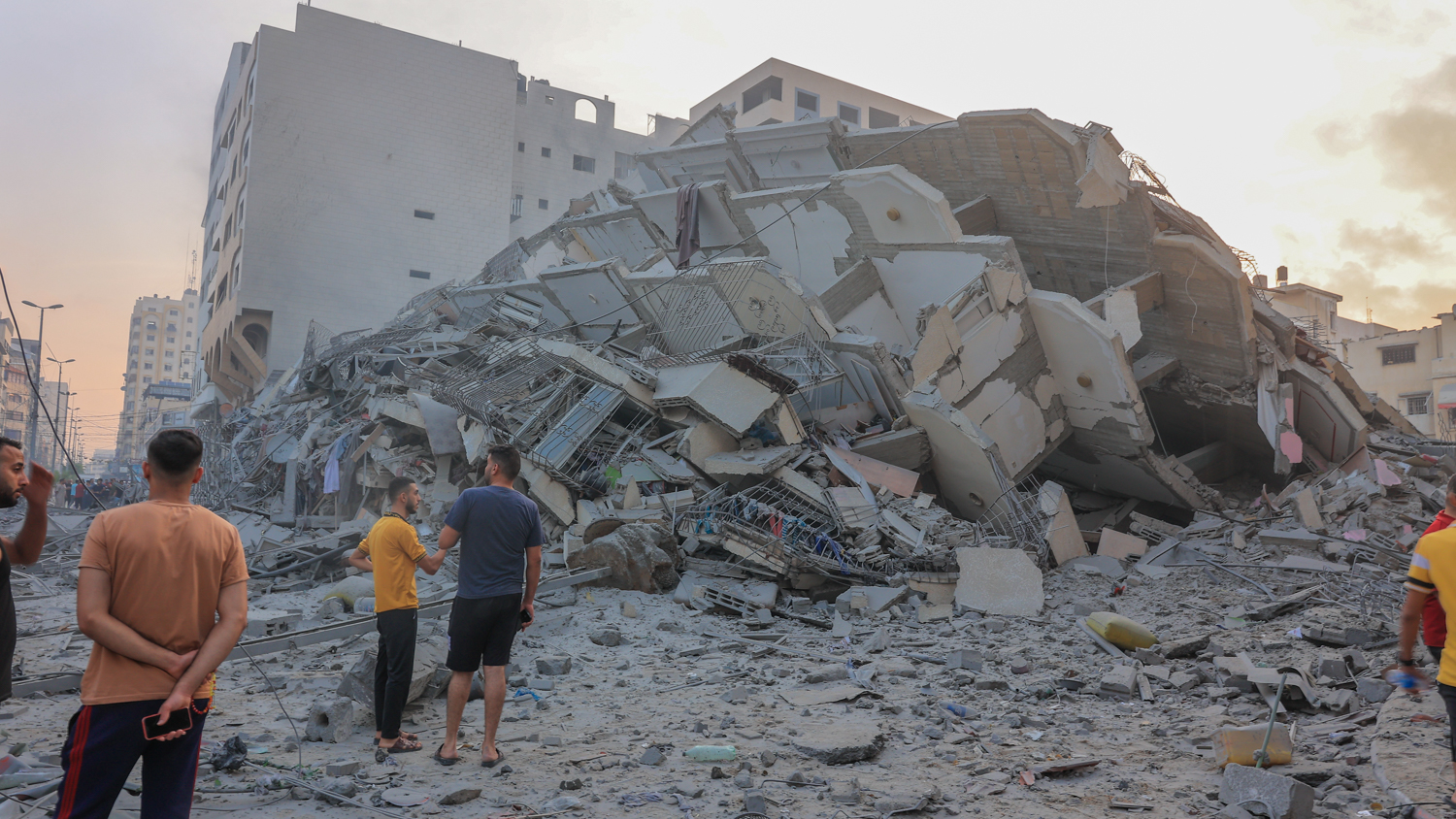 Bilde av en ruinhaug i Gaza etter israelsk bombing