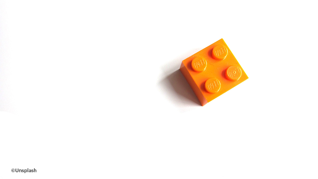 Bilde av legokloss på hvit bakgrunn