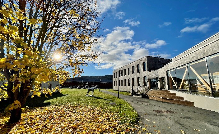 Building on Evenstad campus in brilliant autumn sunshine.