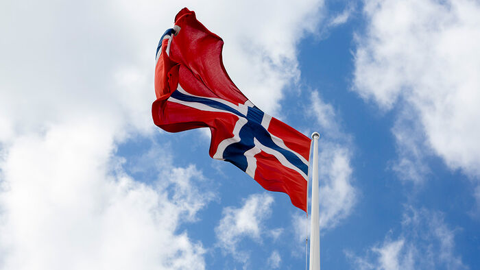 Norsk flagg på flaggstang